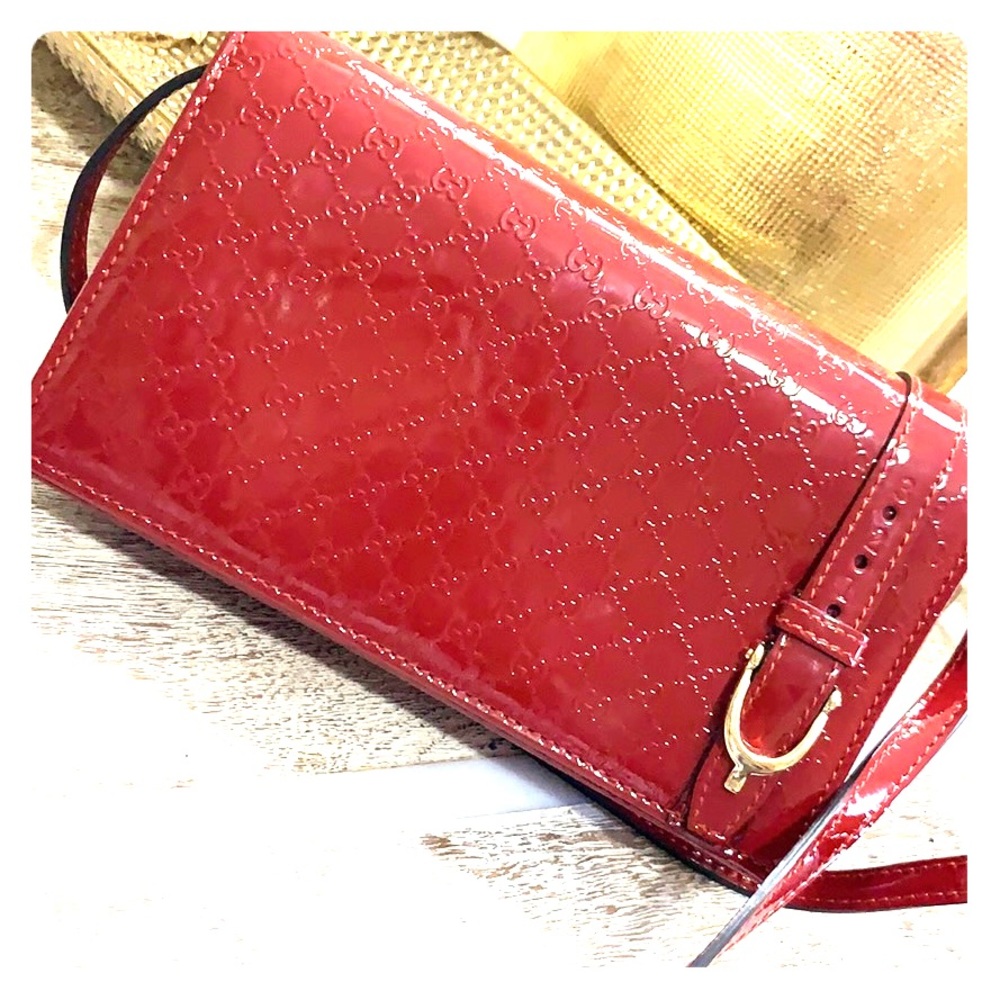 Authentic Gucci crossbody clutch!